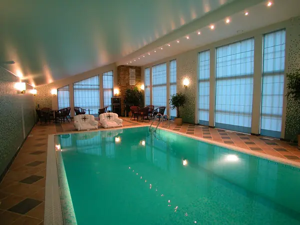 Дизайн интерьера частного бассейна