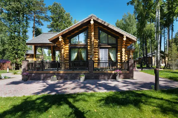 Дом у озера