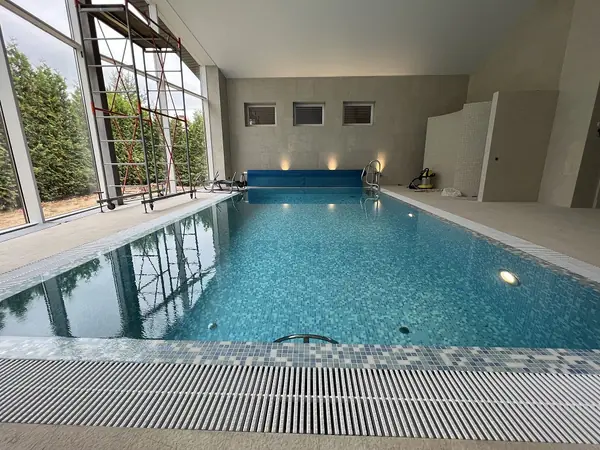 Бассейн в частном доме