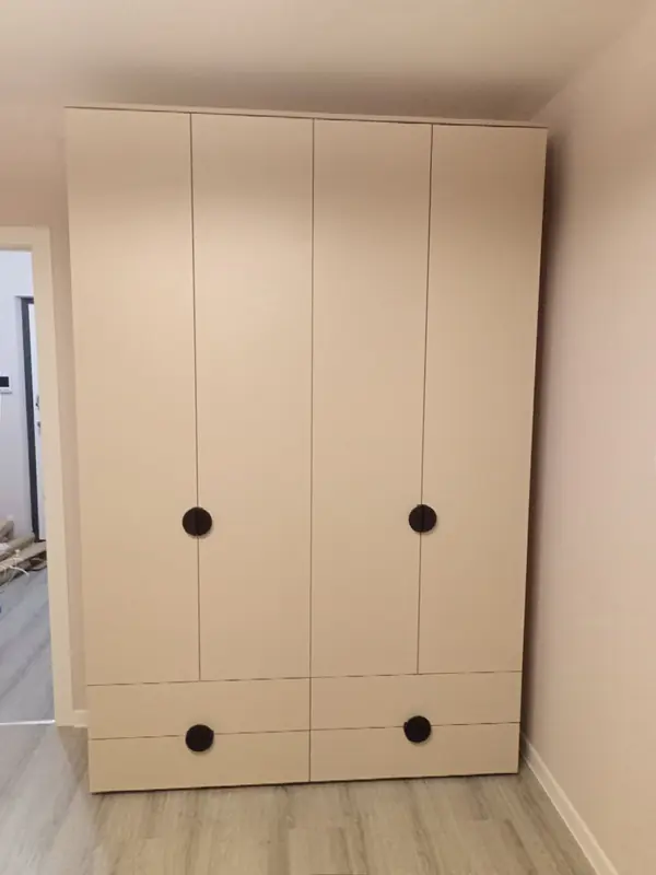 Распашные шкафы