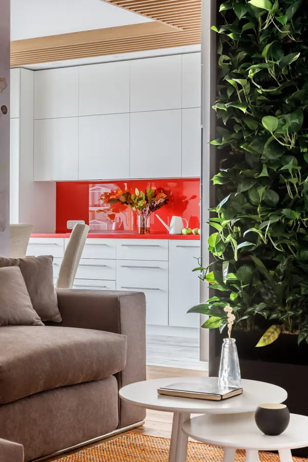 Квартира с фито-стеной и яркими акцентами в Москве