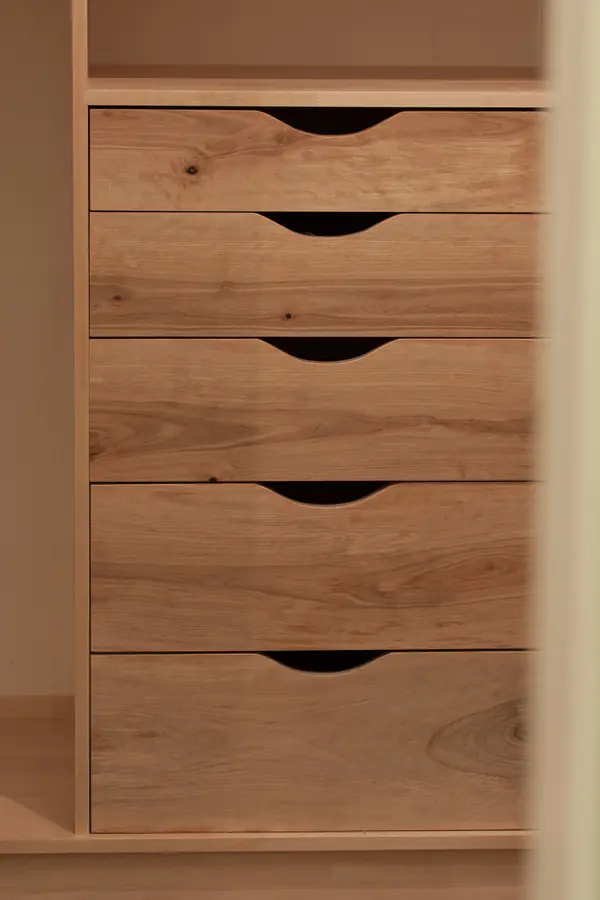 Встроенный шкаф в прихожей