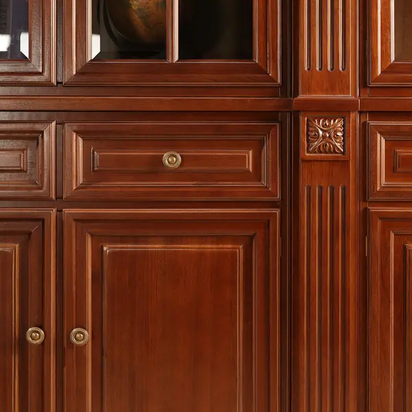 Классический кабинет в шоколадных тонах