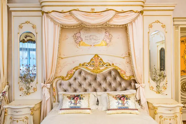 Спальня в классическом стиле