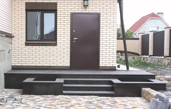 Входная группа из Карельского гранита