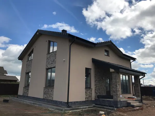 Подшивка свесов фиброцементным сайдингом Cedral.