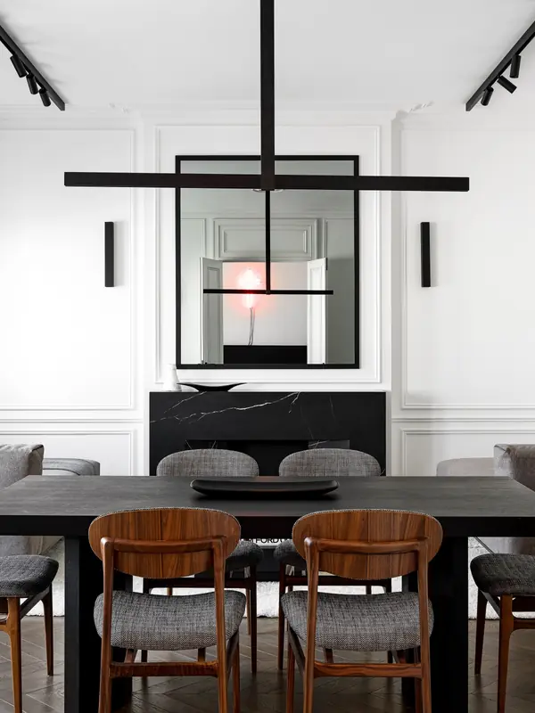 Скрытый телевизор над камином