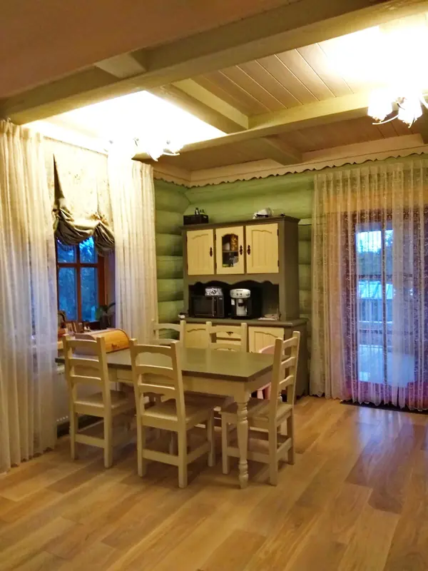 Бревенчатый дом-сказка на Варшавском шоссе