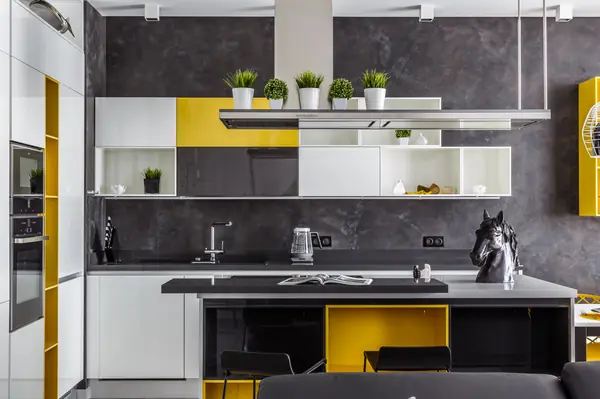 Фото кухни реализованного проекта квартиры ЖК "Адмирал".