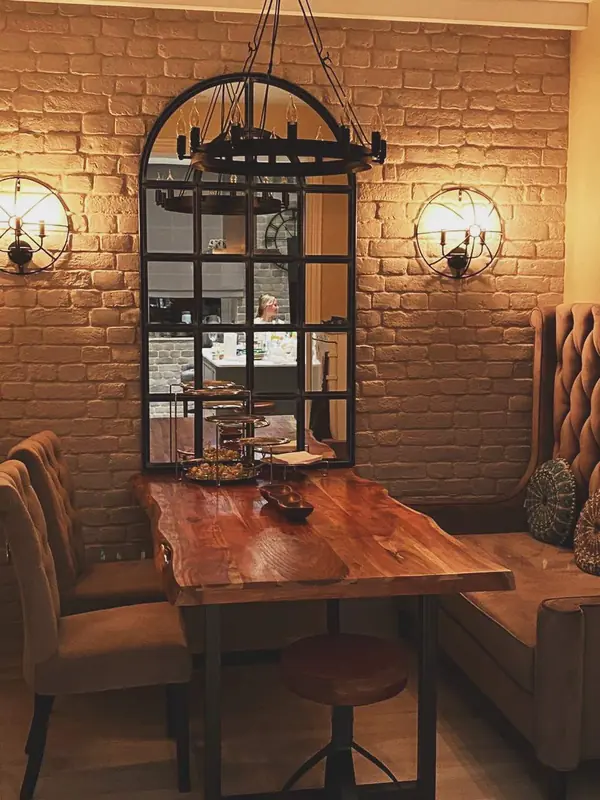 Стол из массива дуба и Зеркало МДФ