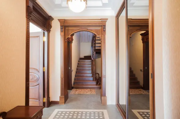 Частный дом с интерьерами из дуба