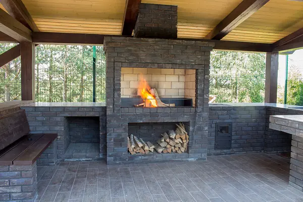 Outdoor fireplace