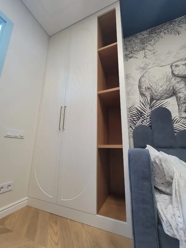 Распашные шкафы