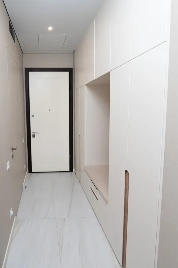 Гардероб и шкаф в прихожую в минималистичном стиле