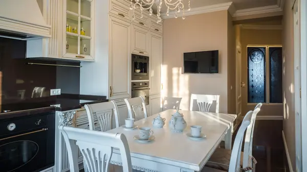 Кухня в неоклассике