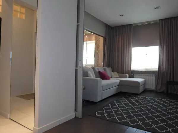 Двухкомнатная квартиры со стеклянной перегородкой на Овчинниковской набережной