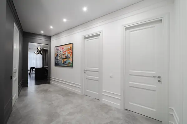 Просторная квартира в серых цветах