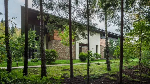 Современный загородный дом "Wing house"