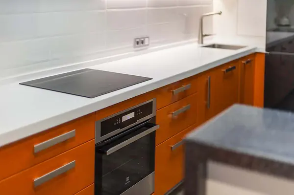 Оранжевая кухня