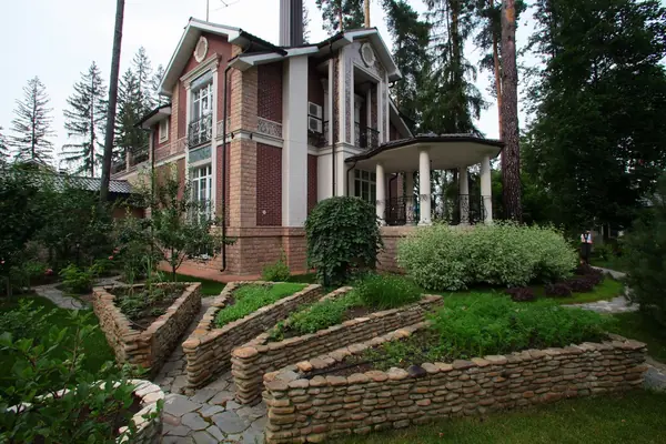 Чисты пруды