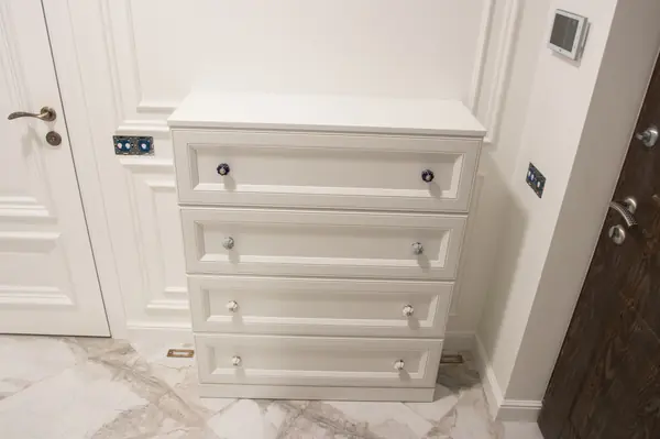 Прихожая в современной классике