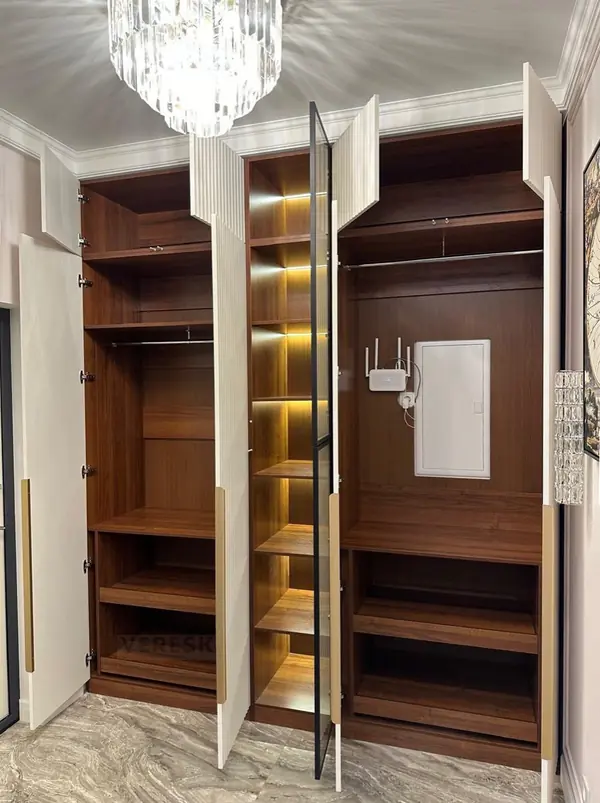 Встроенные распашные шкафы