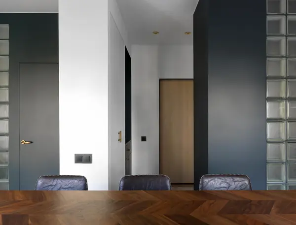 Изумруд и латунь