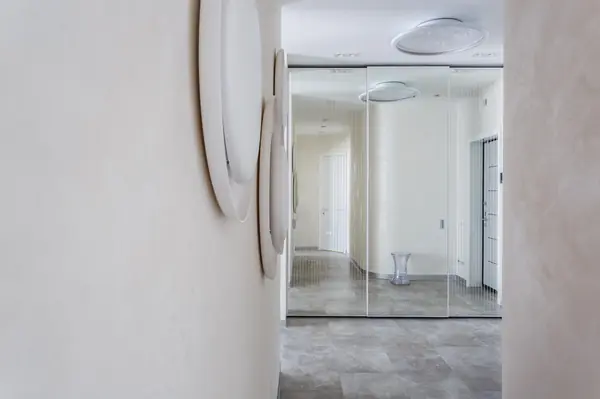 Фото коридора реализованного проекта квартиры ЖК "Адмирал".