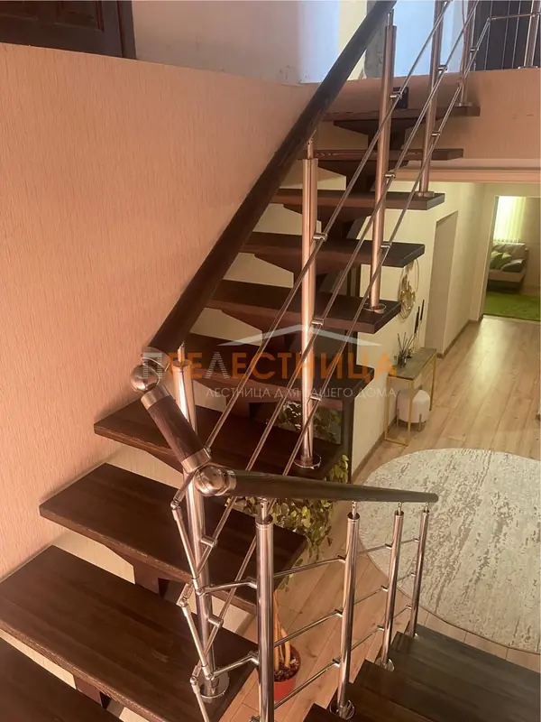 Лестница на центральном косоуре Ассоль-59