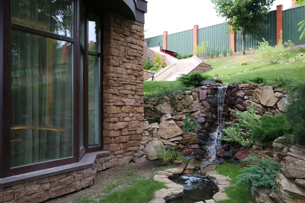 Дом на склоне