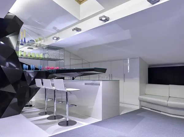 Интерьер современного жилого дома в коттеджном поселке "Монтевиль"