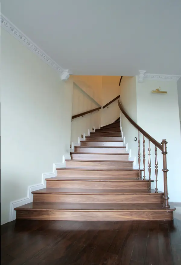 Лестница из ореха