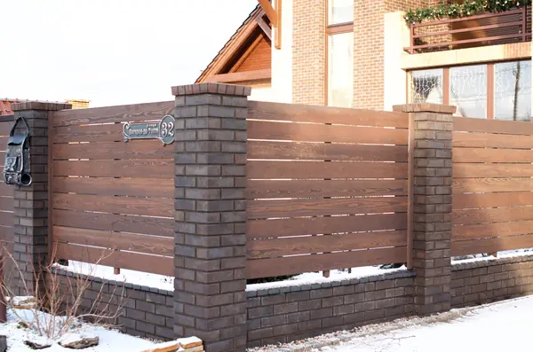 Горизонтальный забор из лиственницы