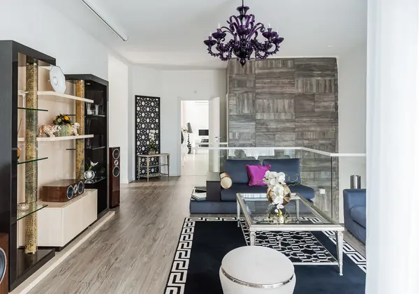 Дом с лошадиным бюстом