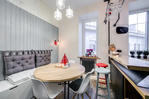 Просторная кухня в стиле лофт