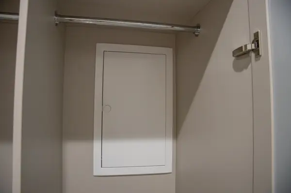 Шкафы (распашные) в прихожую в ниши