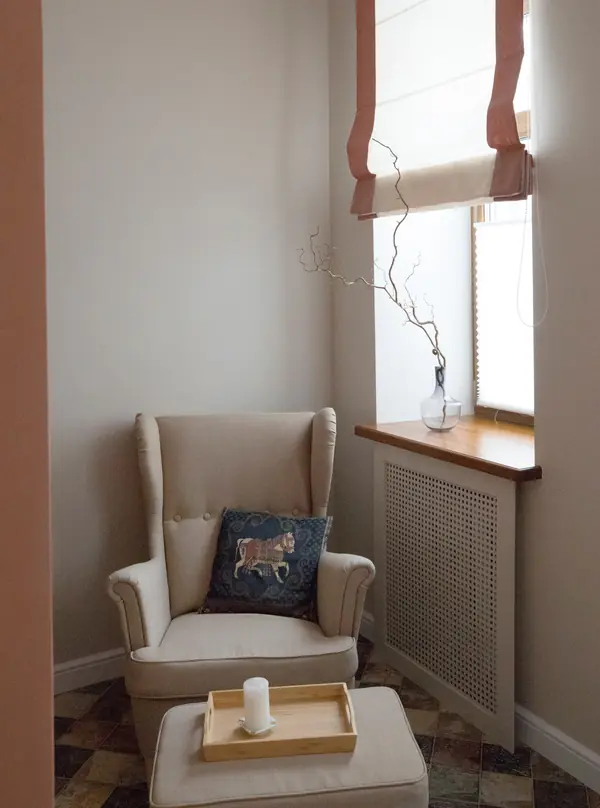 Кухня-гостиная. Кресло с пуфом.