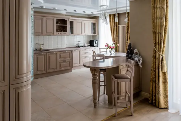 Двухкомнатная квартира в классическом стиле.