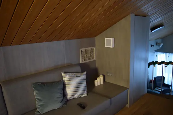 Домашний кинотеатр в мансарде