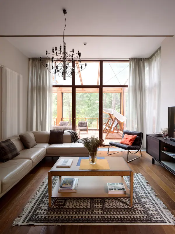 Комнтата отдыха с выходом на веранду загородного дома в Ла Променад 2