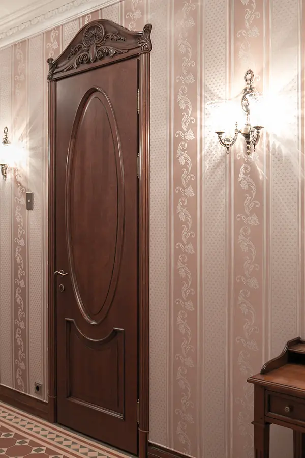 Межкомнатные двери из массива вишни