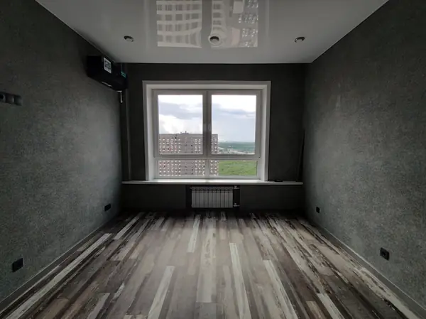 Черная спальня без мебели