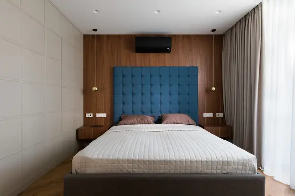 Город вверх ногами