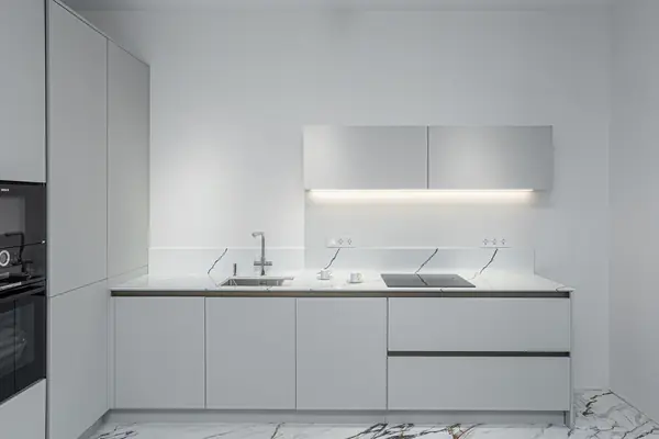 Белая кухня по последним трендам