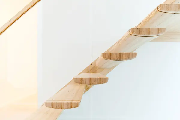 Консольная лестница из БауБухе со стеклянным ограждением