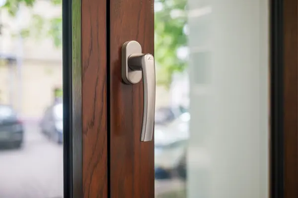 пер. Васнецова д.9 стр.2 (деревянные и дерево-алюминиевые окна и двери)