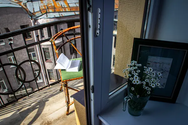 Квартира с антикварной мебелью для театрального критика