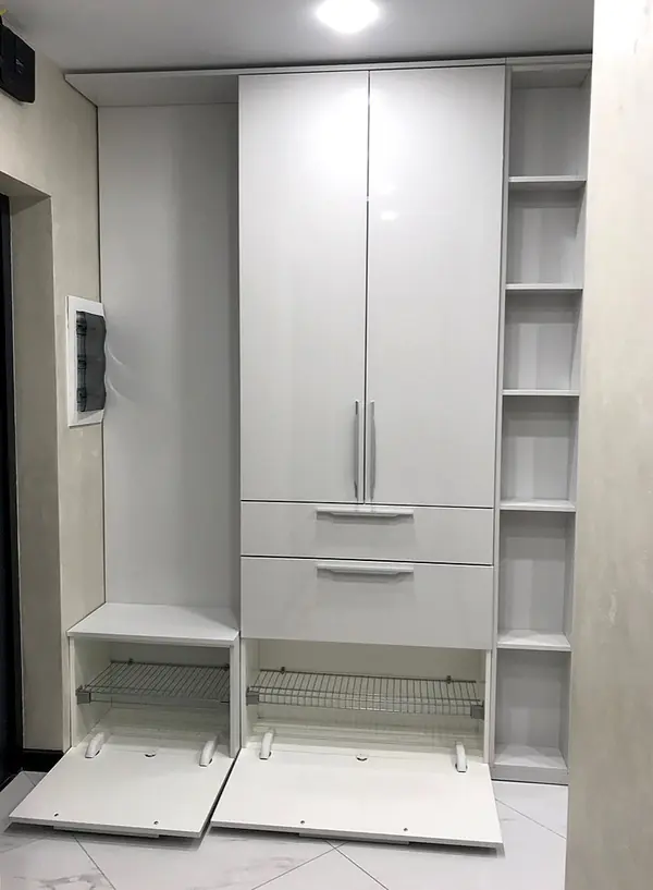 Глянцевый шкаф для прихожей