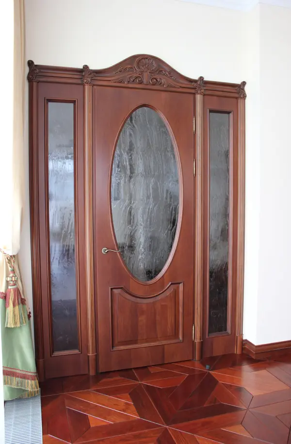 Межкомнатные двери из массива вишни