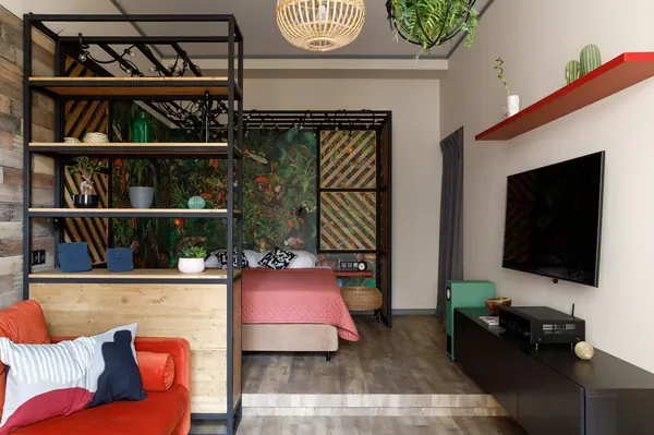 мини -отель Roomburg . Апартаменты Aura